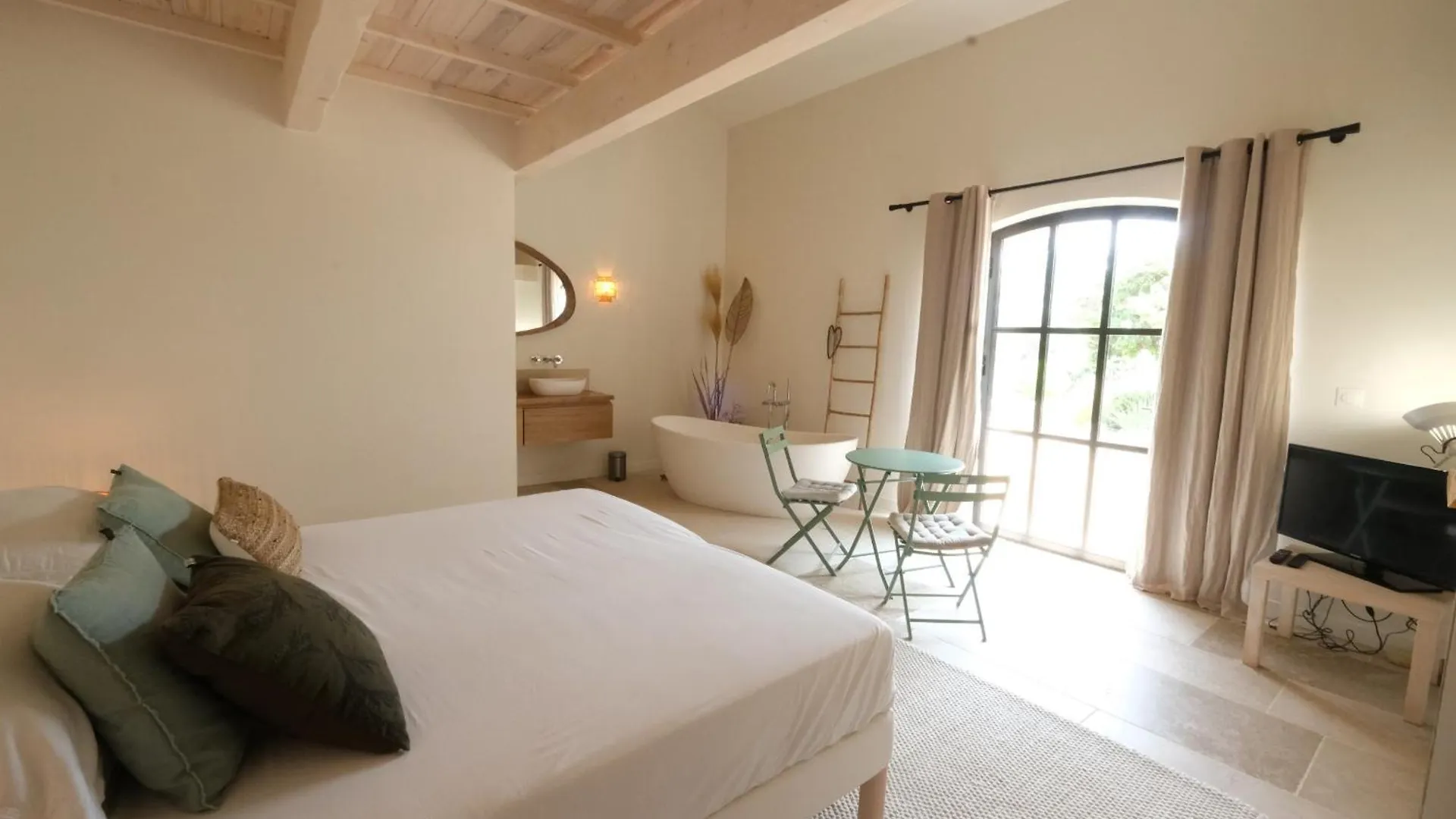 Les Baux Alpilles Villa: Private Pool & Panoramic Views Villa
